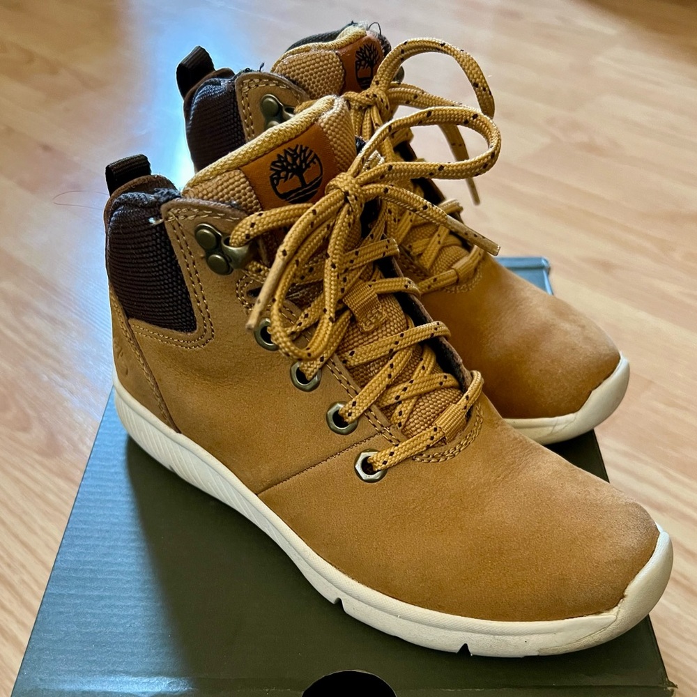 Timberland Youth Boltero Mid Hiker Boot in Wheat Nubuck